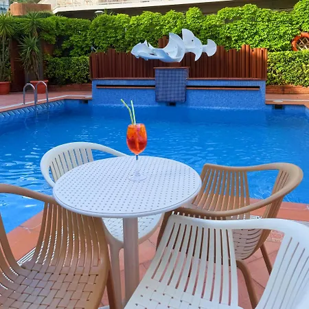 فندق Xaine Park 4*