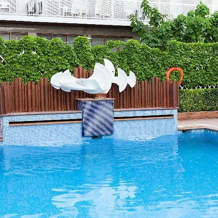 Xaine Park Hotel